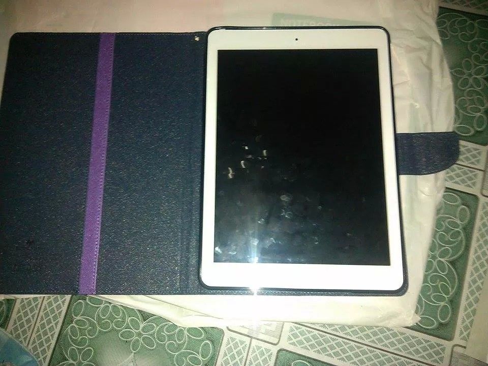 HCM - Cần bán 1 em Ipad air 32GB - 4G màu trắng mới 100% - 1