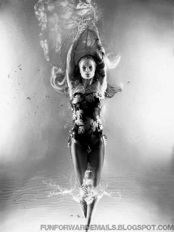 Carolyn Murphy Under Water Photoshoot 