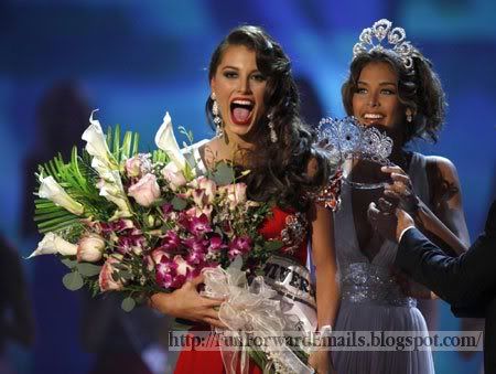 Miss Venezuela Stefania Fernandez is named Miss Universe 2009